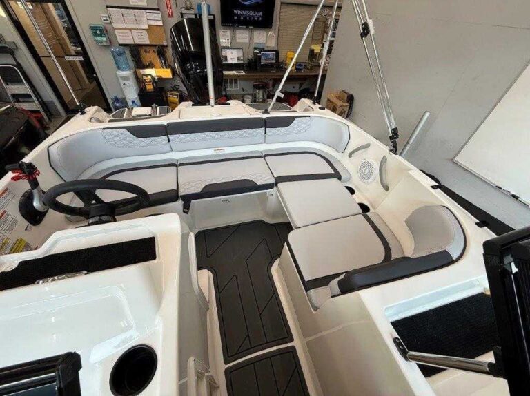 2026 Bayliner M17 - Full Windshield US-BLBX1323H526 [photo 3]